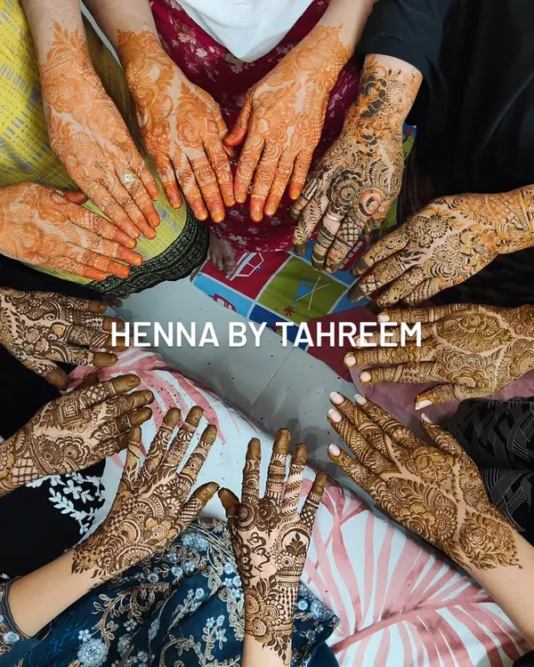 Nothing makes me happier than seeing a whole group of smiling, henna-adorned hands. This is what a mehendi party is all about, and my team and I are here to make it happen for you and your guests.