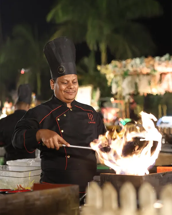 The thrill of a live flambé station always captivates guests. Our chef expertly uses fire to create a smoky, caramelised crust, adding a layer of deep flavour and a spectacular visual element to the dish.