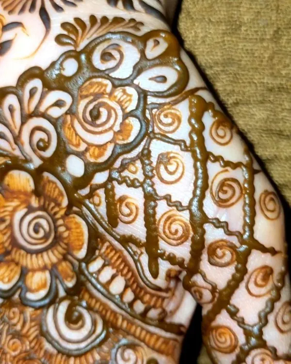 A macro shot of the fresh henna paste. You can see the texture and the fine, delicate lines I create to build up the patterns.