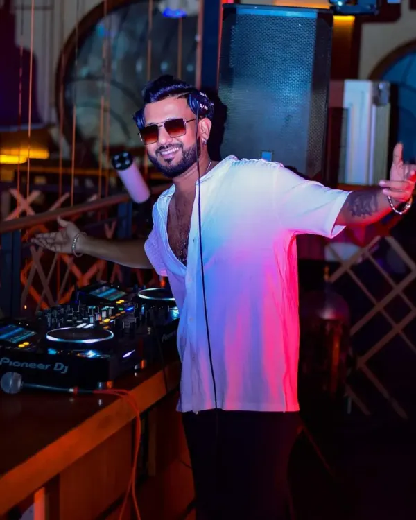 A stylish shot from the console. I believe in looking the part and bringing a confident vibe to every performance.