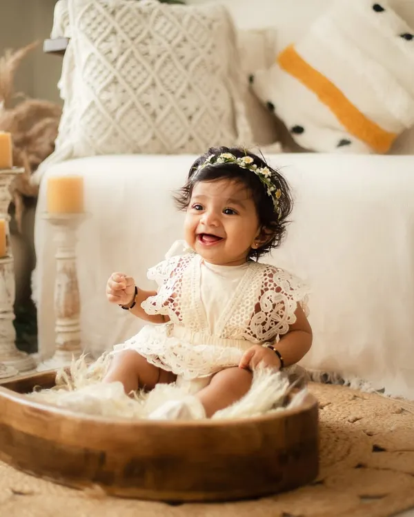 The sitting-up stage is full of personality. This happy 8-month-old is all smiles in my boho-themed studio setup, a perfect way to capture this exciting milestone.