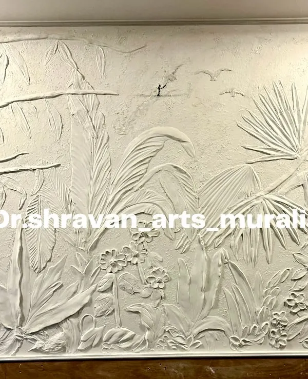 This tropical relief mural is a journey carved with every layer. We sculpted a dense jungle scene with various palms, flowers, and birds to bring a sense of nature indoors. The monochrome white finish gives it a sophisticated, gallery-like feel.