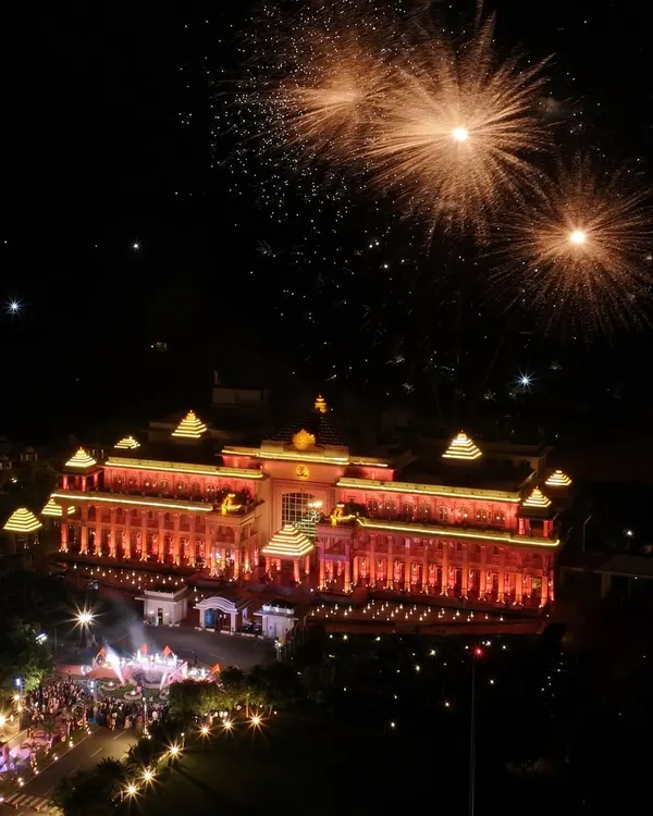 This is the kind of 'kya view' I live for. Capturing the entire scale of a magnificent palace wedding venue at night, complete with a fireworks display, is my specialty.