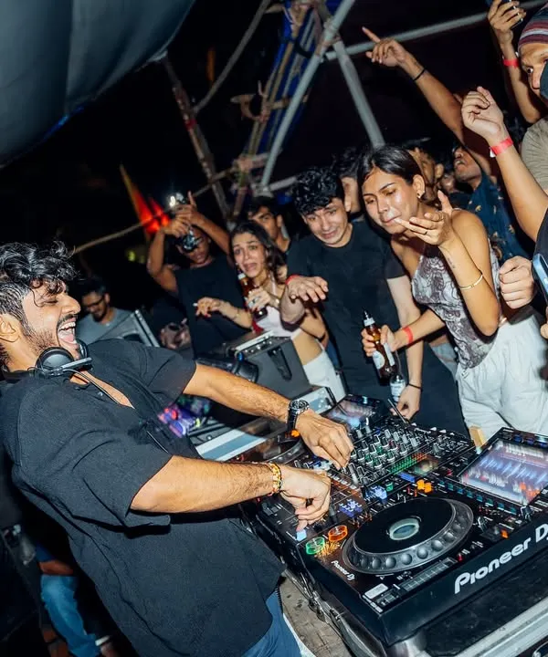 I’m not a DJ who hides behind the decks. I get right in there with the crowd, feeding off their energy. This was at the Fred Again listening party, a packed beachside venue with an unbeatable vibe.