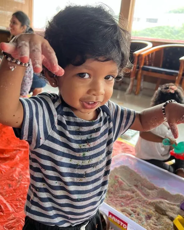 I believe mess is where the magic happens. Seeing a child this happy and completely absorbed in play is why I do what I do. This is pure, joyful learning. 🤗