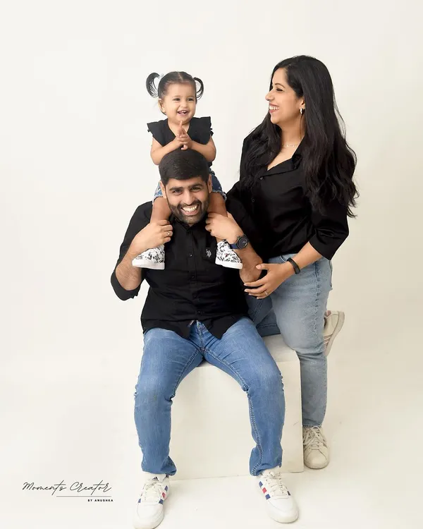 A fun and candid family moment. The little girl sits on her dad's shoulders, and the whole family is laughing. This is the kind of joyful, relaxed memory I love to capture.