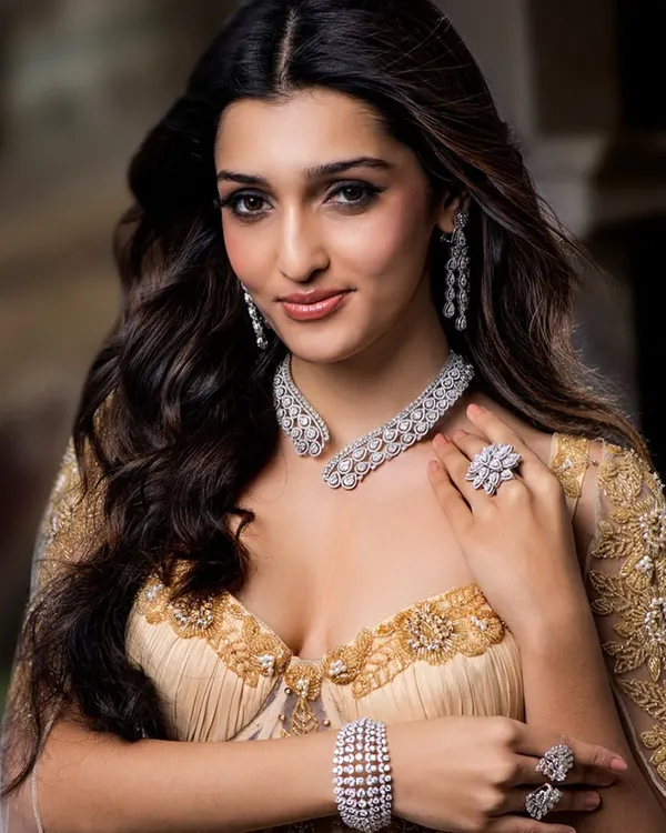 A classic glamour shot for a Mehta Emporium Jewellers campaign. The makeup features a sharp winged liner and luminous skin, while the hair is styled in voluminous waves to frame the face and highlight the diamond necklace.