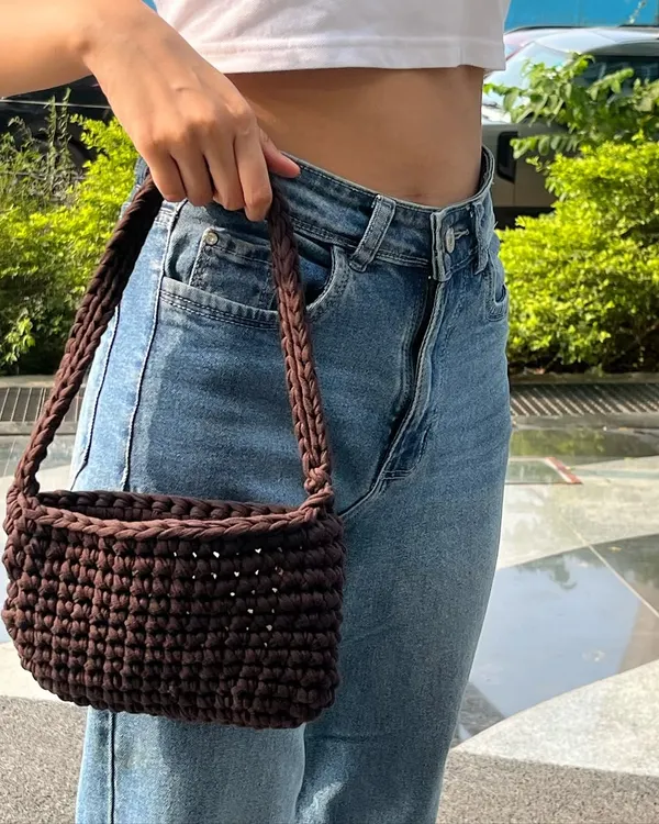 This is my super popular teddy brown shoulder bag. It's the perfect size for everyday essentials and adds a cute, handmade touch to any outfit. I use a thick, soft yarn to give it a sturdy shape and a comfy feel on your shoulder.