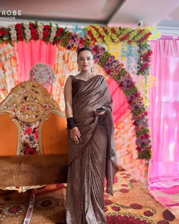 Slay the festive season without breaking the bank. This client looks regal in a shimmering brown pre-draped saree, a hassle-free and glamorous option.