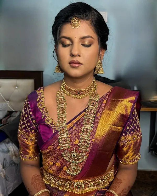A beautiful engagement look for my bride Lekhana. The makeup is soft and shimmery, perfect for a morning temple ceremony.