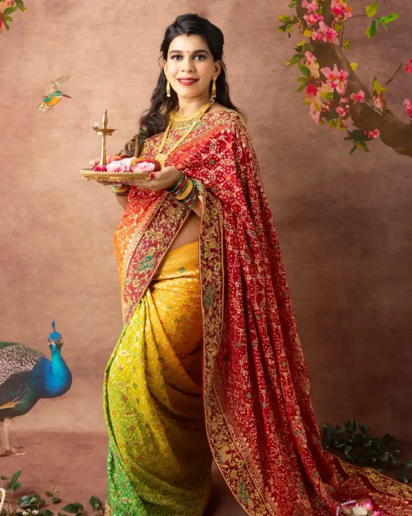 My client Chandni looking like a goddess for her maternity shoot. We created a traditional, regal look that beautifully captured her pregnancy glow.
