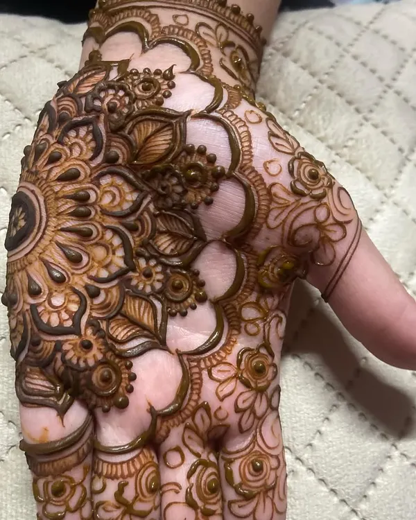 A close-up of a beautiful mandala design on the palm. This is a great option for a simple yet traditional look.