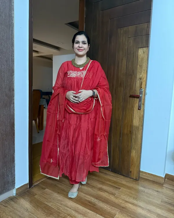 Part of my May photo dump. This red suit is from Dharini Ethnics, a homegrown brand. It's a simple, elegant piece that's perfect for a family function or a small celebration.