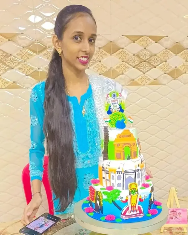 This is the cake that, Mashallah, won first prize in a baking competition. It shows how you can learn to tell a story with fondant and color, creating detailed, multi-tiered cakes right from your own kitchen.