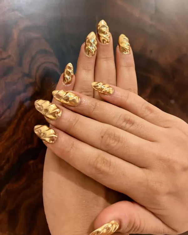 A truly unique and artistic set featuring 3D textured gold chrome. This design mimics the look of molten metal, creating a bold, sculptural effect that is sure to turn heads.