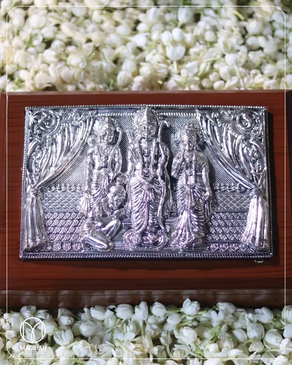 Divine indulgence, wrapped in tradition. My Ram Parivar box is a heartfelt tribute to the values of love and loyalty, featuring a beautifully embossed silver plaque on a wooden box.