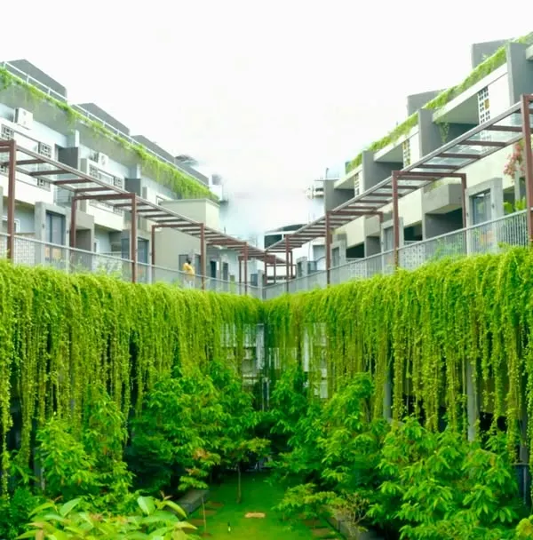 The ALAYA Villament, where duplex homes are organized around a lush central courtyard. This landscape-driven approach enhances natural light and ventilation while providing residents with a shared green space.