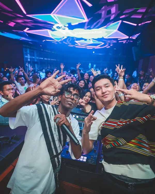 This is the vibe I live for. On stage, sharing the energy with the crowd and fellow artists. This is what happens when we unite for the music, a proper takeover!!!