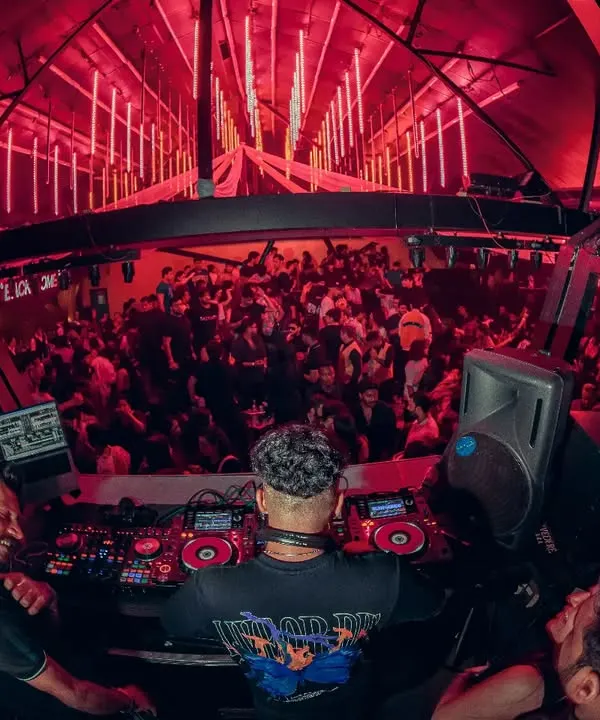 This is the energy I live for. A packed floor, incredible lights, and a custom track that has everyone connected. This is what it feels like when the music is just right.