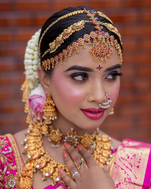 This is the kind of flawless, high-definition South Indian bridal makeup you will master. We focus on perfecting every detail, from the skin prep to the final placement of jewellery, ensuring your work looks stunning both in person and in photos.