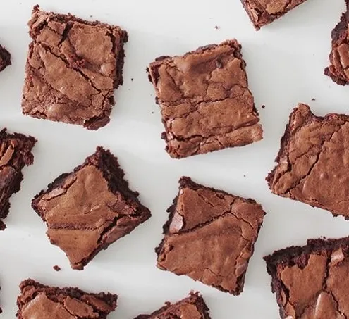 These classic chocolate brownies look absolutely irresistible, don't they? You can indulge guilt-free as they are made without any sugar, maida, or butter.