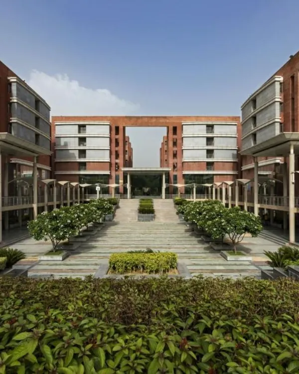 The seamless integration of built and unbuilt spaces is a key principle in our campus design. We strategically use open areas to stimulate movement, exploration, and a sense of community, balancing structured learning with opportunities for spontaneous interaction.