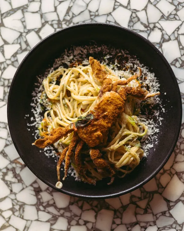 Ciao! Get ready to elevate your taste buds with my latest culinary delights, like this Spicy Fried Soft Shell Crab Linguine. It's a dish that brings the soul of the coast to your plate.