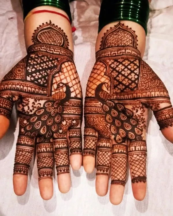The peacock is a timeless symbol of beauty in Indian mehendi. In this full-palm design, I focused on creating detailed feather work and pairing it with fine net patterns to capture a rich, festive spirit.