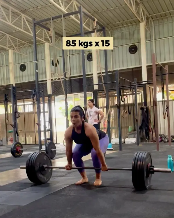 Hitting a 15 rep max at 85 kgs on the deadlift. This was a test of strength and endurance, proving that my nutrition and training were perfectly aligned. I use similar benchmarks to track progress with my clients.