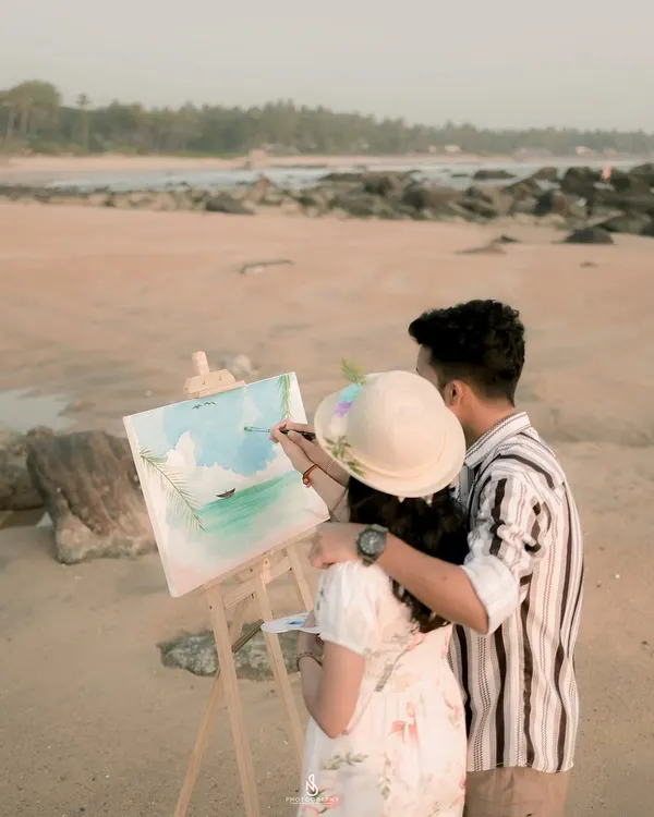 A creative pre-wedding shoot idea: painting the scenery together on a beach in Mangaluru. This is a wonderful way to capture a shared activity.