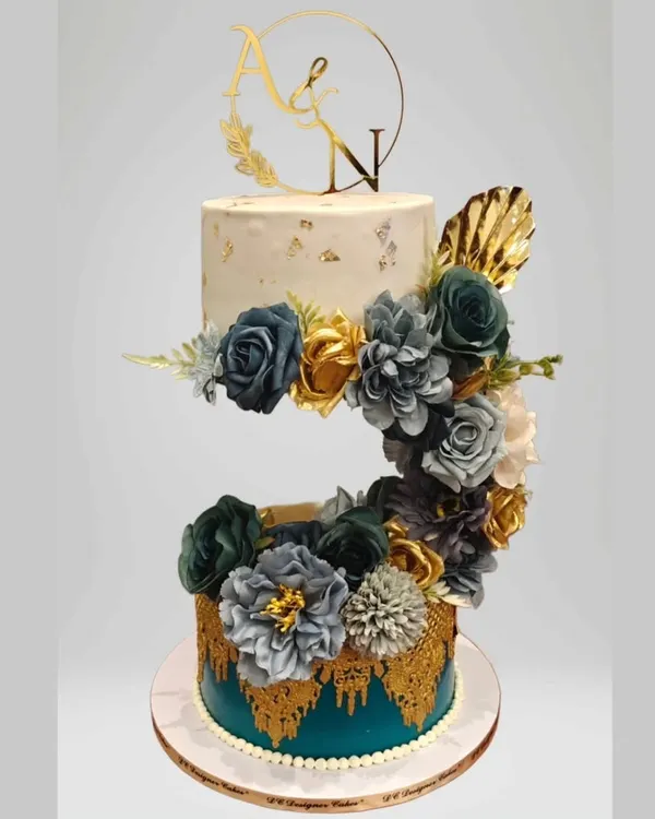 This two-tiered anti-gravity cake is one of my signature creations, perfect for a modern wedding or a grand engagement. The floating effect is a real showstopper, combining structural engineering with delicate floral artistry using both real and sugar flowers.
