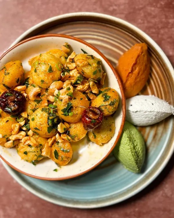 My Lemon Gunpowder Idli is a bestseller for a reason. Soft mini idlis are tossed in a zesty, spicy gunpowder masala, served with three different chutneys for a burst of flavour in every bite.