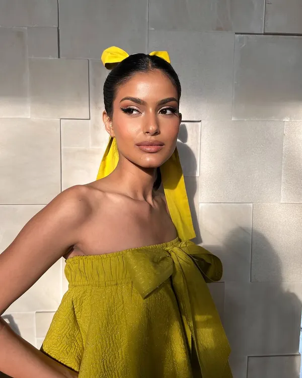 A sun-kissed and dreamy look for a fashion shoot. I created a sharp half-eyeliner and glowing skin, complemented by a playful yellow hair bow for a fresh, editorial feel.