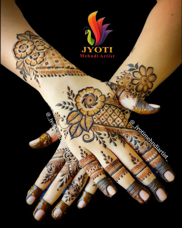 A beautiful example of a floral Indo-Arabic design for the back of the hands. The combination of bold, flowing vines and delicate, shaded flowers creates a look that is both modern and timeless, perfect for any celebration.