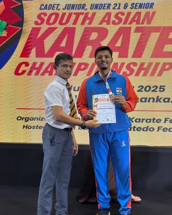 Jitendra Kumar receiving his Gold Medal at the 9th South Asian Karate Championship in Colombo. A testament to his powerful performance in the U21 +84kg category.