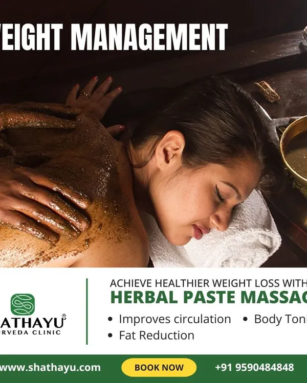 This image shows a herbal paste massage, a key part of my weight management program. This therapy helps achieve healthier weight loss by improving circulation, reducing fat, and toning the body naturally.