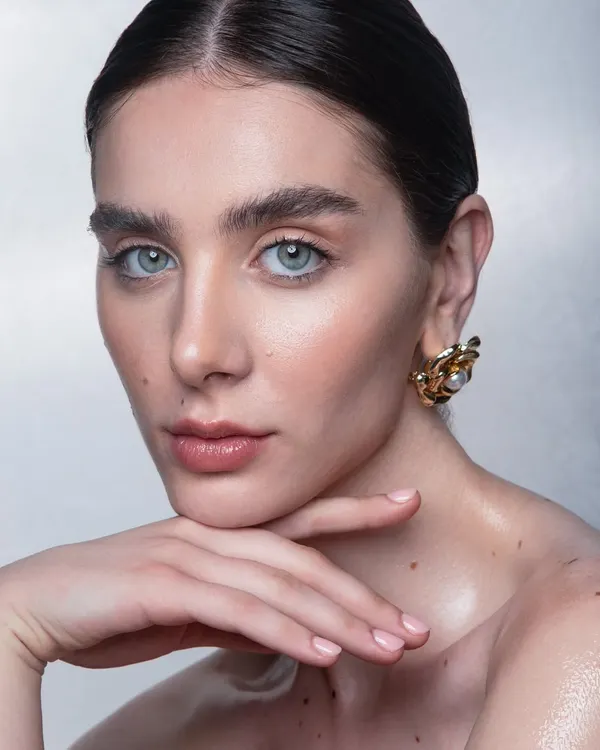 This is a perfect example of my clean beauty work. I focused on creating a flawless, dewy skin base, grooming the brows, and adding a touch of gloss to the lips for a fresh and modern portrait.