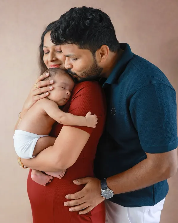 This is the feeling I live to capture. The warmth, the love, and the completeness of holding your entire world in your arms. This is your first family portrait, a memory that will only grow more precious with time.