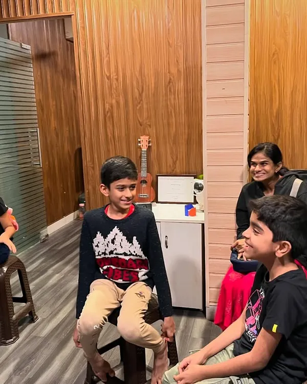 Kicking off a kids' session with smiles all around. This is where we lay the foundation for a lifelong love of music in a fun and engaging group setting.