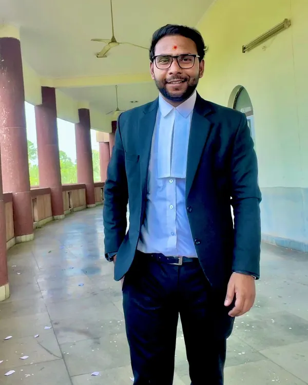 Dressed in my advocate's uniform, I am prepared to represent you in court. My goal is to be both a strong defender of your rights and an approachable advisor you can rely on.