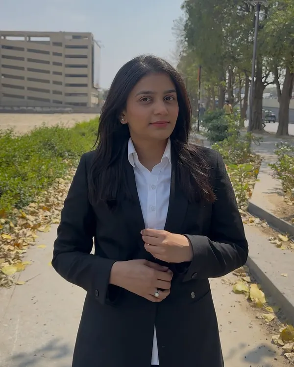 A sharp focus on my legal skills is my priority. This image reflects my dedication to the business of law.