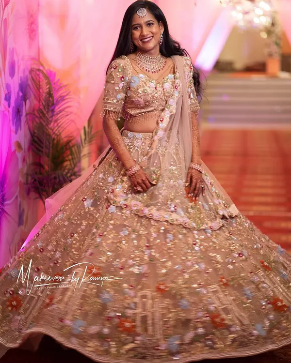 Jagruthi looked like a princess for her reception. Her intricately embroidered lehenga was complemented by long, flowing hair and makeup that made her glow.