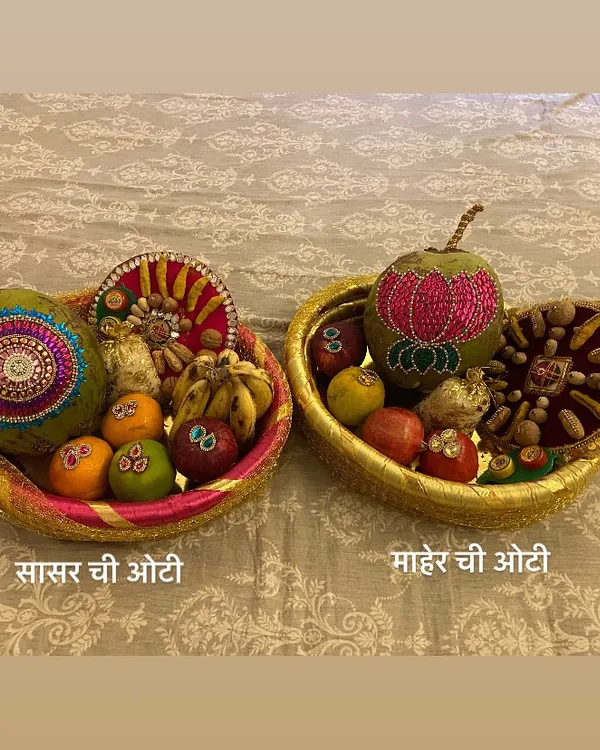 "Oti cha paramprik va navya roop." We create Oti baskets for both the bride's side (Maher) and the groom's side (Sasar), each with its own unique and beautiful decorations.