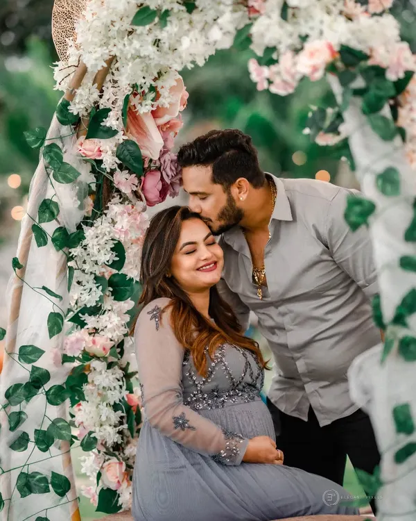 An intimate moment captured under our rustic floral arch, designed to create a warm and memorable atmosphere for your baby shower. We love creating these picture perfect backdrops for your maternity photos.