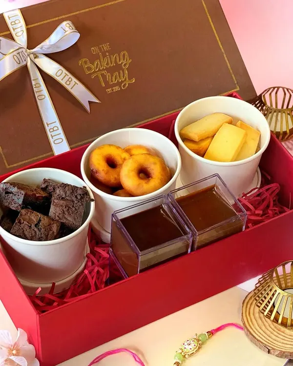 My Dunk'In DIY Hamper is all about having fun with your dessert. It comes with mini brownies, doughnuts, cookie sticks, and two delicious chocolate dips for you to get creative.