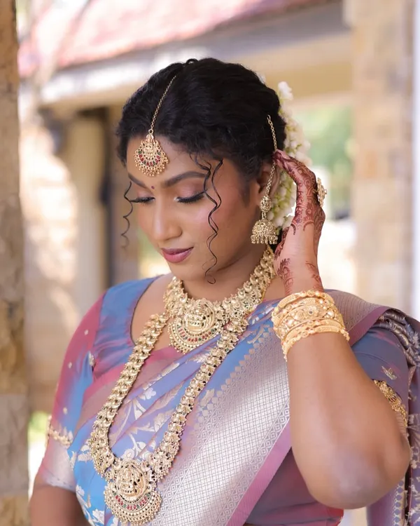 This is a beautiful side profile showing the matching jhumkas and maang tikka from the South Indian temple jewellery set. The complete set gives a very graceful look.