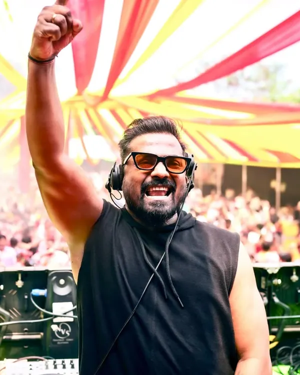 This is what pure energy looks like. At the Boom Color Festival, I love connecting with the crowd, raising my hand with them, and feeling that shared moment when the beat drops. It’s my job to create the vibe for your event.