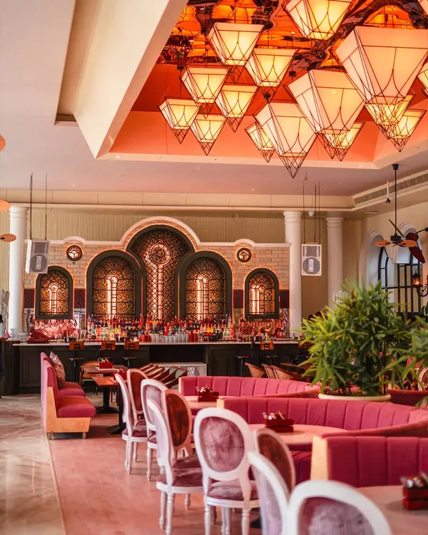 This is my mansion of curiosities. A place where colonial design meets moody lighting and velvet corners, creating a backdrop for stories to unfold. Every detail is set for an unforgettable event.