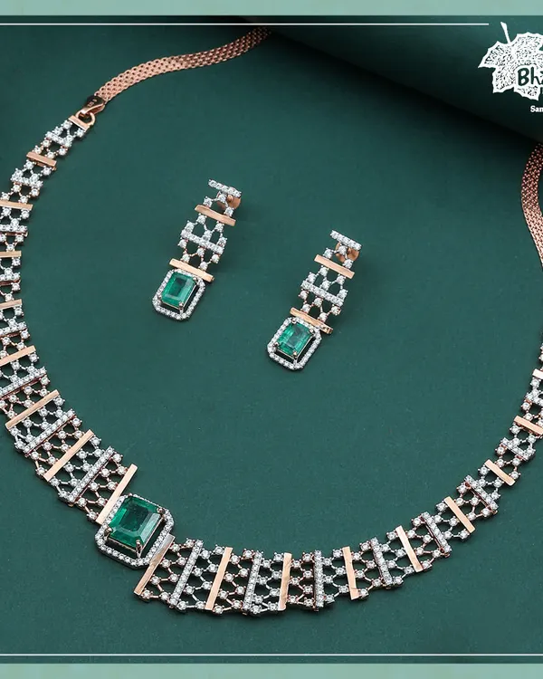 A masterpiece of design, our Emerald Zarnaya set is crafted for life's most celebrated moments. This 18-carat rose gold necklace, set with a magnificent emerald and brilliant diamonds, embodies regal elegance and modern artistry.