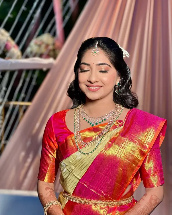 A radiant South Indian bridal look. I styled the hair in soft, classic waves and paired it with glowing, natural-looking makeup that enhances the client's features without feeling heavy.